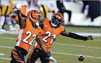  ?? MICHAEL CONROY / AP ?? The Bengals’ Mackensie Alexander (21) and William Jackson (22) celebrate after the Steelers turned the ball over on downs during the second half of Monday’s game in Cincinnati.