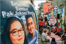  ?? ISWARA BAGUS/JAWA POS RADAR SOLO ?? TUMPENGAN: Warga Joho, Surakarta, mengikuti kenduri selamatan sambut pernikahan Kahiyang Ayu-Bobby Nasution di Solo, Jateng, kemarin (2/11).