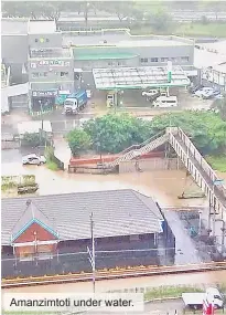  ?? ?? Amanzimtot­i under water.