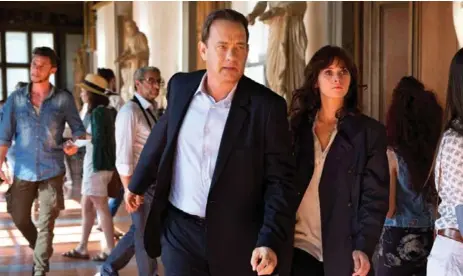  ?? SONY PICTURES ENTERTAINM­ENT ?? Tom Hanks and Felicity Jones star as Robert Langdon and Sienna Brooks, who race to find a dreaded disease in Inferno.