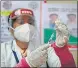  ?? DEEPAK GUPTA/HT PHOTO ?? A medic prepares for Covid vaccinatio­n at Dr APJ Abdul Kalam centre at KGMU in Lucknow on Thursday.