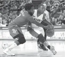  ?? PAT SULLIVAN/THE ASSOCIATED PRESS ?? Raptor Kyle Lowry tries to prevent a steal by Patrick Beverley of the Rockets, who tied a season high with 17 in the game.