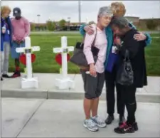  ?? LACY ATKINS — THE TENNESSEAN VIA AP ?? Members of the Billy Graham Rescue Response Team pray Wednesday with Lancelot DeSilva, far left, Susan Cox and Valerie Aaron, right, at the memorial for the four people that were killed Sunday at the Waffle House in Antioch, Tenn.,