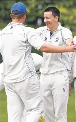  ?? Picture: Andy Jones FM4767815 Buy this picture from kentonline.co.uk ?? Offham celebrate as Ben Gittings takes the wicket of Rainham’s Lee Stepney