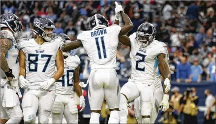  ?? ERIC CHRISTIAN SMITH/ASSOCIATED PRESS ?? Titans (and former Falcons) wide receiver Julio Jones (2) celebrates a touchdown Sunday against Houston. Tennessee clinched the No. 1 seed and a first-round bye in the AFC playoffs with its win.