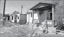  ??  ?? LEFT: A Winterhave­n home (right) was damaged by a fire that destroyed the house next door early Thursday morning.