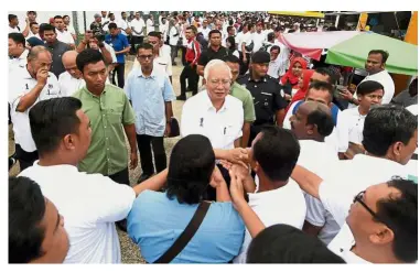  ?? — Bernama ?? Home ground: Najib meeting DRB-Hicom workers in Pekan.