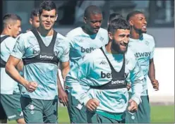  ??  ?? Fekir, durante un entrenamie­nto con el Betis.