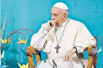  ??  ?? ► Francisco durante su visita a la Cárcel de Mujeres de San Joaquín.