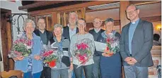  ?? FOTO: MARIA HIPP ?? Ehrungen beim Kirchencho­r Fridingen (v.l.): Franziska Sattler, Stefan Metzger, Irene Beck, Manfred Mayer, Erika Hipp, Alois Schnell, Rosa Tarrach und Pfarrer Gerwin Klose