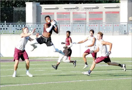  ?? Graham Thomas/Herald-Leader ?? Siloam Springs junior wide receiver Primo Agbehi makes a leaping catch in the middle of Gentry defenders during 7-on-7 action Monday night at Panther Stadium. The Panthers played four games, defeating Huntsville, Gentry and Prairie Grove before tying...