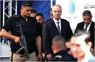  ?? MOHAMMED SALEM/REUTERS ?? TAK GENTAR: Perdana Menteri Palestina Rami Hamdallah tiba di acara peresmian fasilitas pengolahan limbah air di Jalur Gaza.