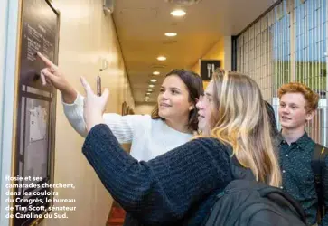  ??  ?? Rosie et ses camarades cherchent, dans les couloirs du Congrès, le bureau de Tim Scott, sénateur de Caroline du Sud.