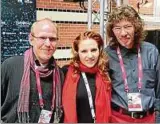  ??  ?? Florian Meyer (links) und Jens Rudloff zusammen mit Valentina Monetta, die in Kiew das vierte Mal beim ESC für San Marino auftritt. Foto: privat