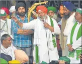  ?? SAKIB ALI/HT PHOTO ?? Bharatiya Kisan Union leader and national spokespers­on Rakesh Tikait addressing the crowd on Saturday.