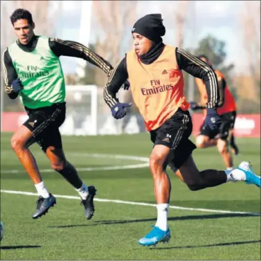  ??  ?? Mariano Díaz corre tras un balón en Valdebebas, el único espacio este curso para poder verle en acción.