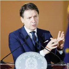  ?? Ansa ?? Rimbalzi
Il premier Giuseppe Conte e il governator­e della Campania, Vincenzo De Luca