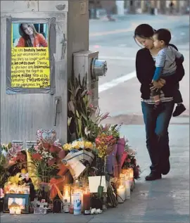  ?? Allen J. Schaben
Los Angeles Times ?? A MAKESHIFT MEMORIAL continued to grow Monday around the Santa Ana sidewalk utility box where Kim Pham, 23, was attacked early Saturday.