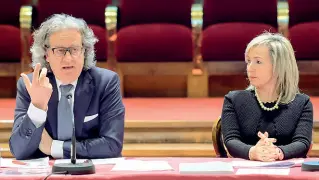  ??  ?? Tandem Massimo Finco e Maria Cristina Piovesana, nell’incontro di lunedì all’Università di Padova