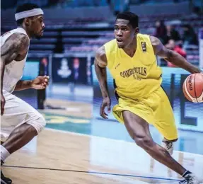  ??  ?? Ibe Abuchi Agu (right) of Gombe Bulls drives past an opponent durinmg one of the basketball league matches last season