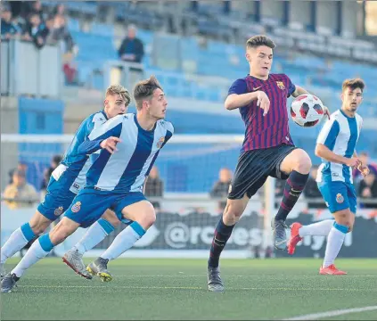  ?? FOTO: MANEL MONTILLA ?? Victoria azulgrana El Barcelona ahora ocupa la segunda posición después de ganar con dos goles tras el descanso