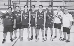  ?? ?? Members of Bacolod Tay Tung High School Thunderbol­ts’ 3x3 basketball team