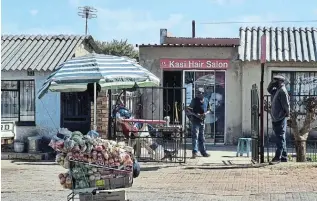  ?? ALCOCK, KASINOMICS Pictures: GG ?? STREET TRADING: The latest Township Cx Report sheds light on a growing informal economy where business is booming.