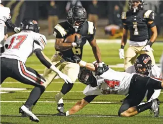  ?? STAFF PHOTO BY ROBIN RUDD ?? Bradley Central’s Boo Carter cuts between Maryville defenders as he carries the ball during Friday night’s matchup in the second round of the TSSAA Class 6A playoffs.