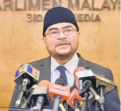  ?? — Bernama photo ?? Mujahid speaks to reporters at the Parliament lobby yesterday.