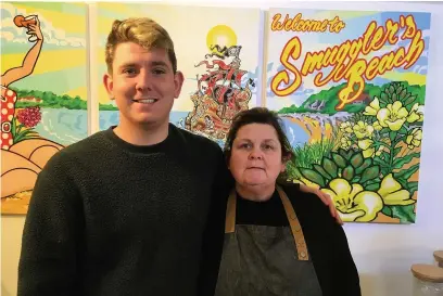  ?? Picture: Richard Youle ?? Donna Patterson and her son Connor at Smuggler’s Beach bar and kitchen in Port Eynon.