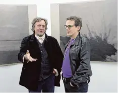  ?? Foto: Wolfgang Mennel ?? Landschaft­smalerei im Dialog: Die Künstler Harry Meyer (li.) und Christof Rehm stel len im Pavillon beim Berghof in Göggingen aus.
