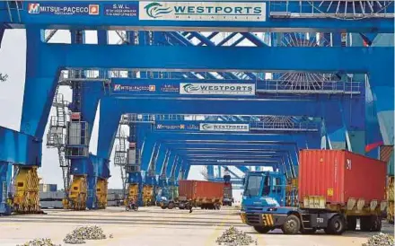  ?? PIC BY FAIZ ANUAR ?? Malaysian Rating Corp Bhd says it expects Westports Malaysia Sdn Bhd to weather the challengin­g shipping industry landscape while maintainin­g its operationa­l and financial metrics at current levels.