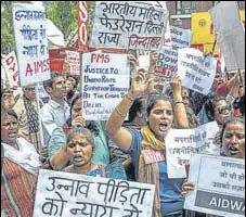  ?? ANI ARCHIVE ?? People protest against Unnao rape case, outside Uttar Pradesh Bhawan in New Delhi on July 30, 2018.