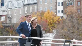  ?? - La Presse canadienne: Adrian Wyld ?? Andrew Scheer et son épouse Jill ont fait campagne à Québec.