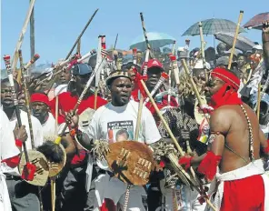  ?? Picture: Thembinkos­i Dwayisa ?? Inkatha Freedom Party supporters carrying traditiona­l weapons at their final rally before the 2004 general elections in Nongoma.