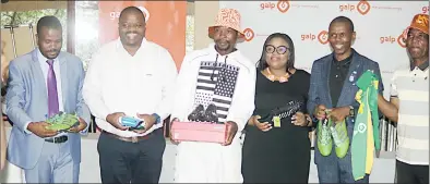  ?? (Pics: Ashmond Nzima) ?? Galp Tri-Cash Filling Station Director Bongani Hlophe (2nd L) and Galp Sales Manager Welile Simelane (3rd R) joined by some of the teams’ representa­tives and ex-EFA Executive Member Sikhumbuzo Dlamini (L) on the podium during the prize giving at Nkonyeni Golf Estate yesterday.