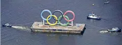  ?? FOTO: DPA ?? Die auf einem Floß schwimmend­en Olympische­n Ringe in der Bucht von Tokio sind diese Woche aufgrund von Instandhal­tungsarbei­ten entfernt worden. Wann diese zurückkehr­en, ließ die Stadt Tokio offen.