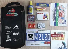  ?? GHOFUUR EKA/JAWA POS ?? RACE PACK: Tas beserta perlengkap­an yang akan dibagikan kepada peserta Surabaya Marathon 2018.