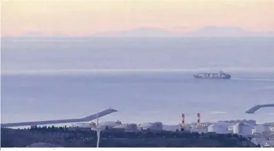  ?? Alfons Puertas ?? El perfil de la isla de Mallorca, visto desde el Observator­i Fabra de Barcelona, ayer por la mañana.