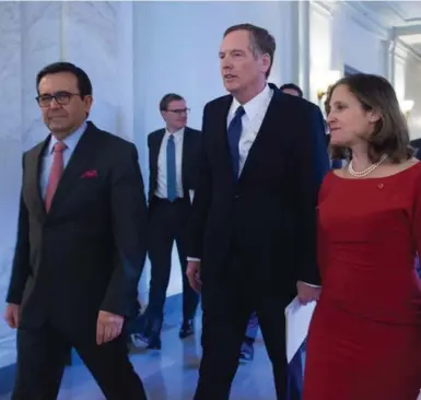  ?? ANDREW CABALLERO-REYNOLDS/AFP/GETTY IMAGES FILE PHOTO ?? Mexico’s Ildefonso Guajardo Villarreal, left, U.S. representa­tive Robert Lighthizer, centre, and Canada’s Chrystia Freeland. At recent NAFTA negotiatio­ns, Lighthizer tabled a proposal to make the ISDS system “opt in,” Hadrian Mertins-Kirkwood writes.