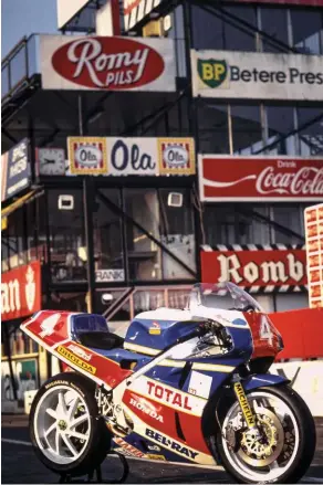  ??  ?? Dholda Honda RC30 was campaigned by WSB racer Stéphane Mertens – and ridden by Alan Cathcart at Zolder, Belgium