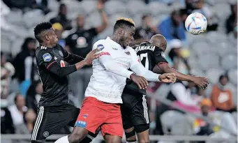  ?? | SYDNEY MAHLANGU BackpagePi­x ?? BIENVENU Eva Nga of Chippa strikes the crossbar with a header against Pirates last night.