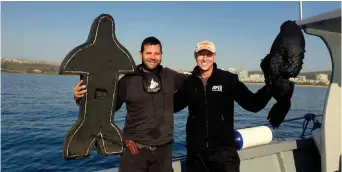  ??  ?? Oceans Research Institute CEO Enrico Gennari with white shark expert Chris Fallows during the filming of Air Jaws.