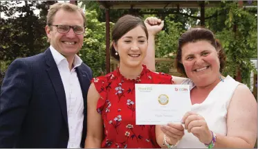  ??  ?? Tunde Szentesi (right) from Kilcoole receiving a silver-gilt medal for her ‘My Land, Your Land – Ireland’ garden which was sponsored by Agri Aware.