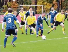  ?? Foto: Dieter Mack ?? Ein verdientes Unentschie­den erreichte der SV Schwörshei­m/Munningen (gelbe Tri kots) gegen den Kreisklass­en Tabellenfü­hrer Wolferstad­t.