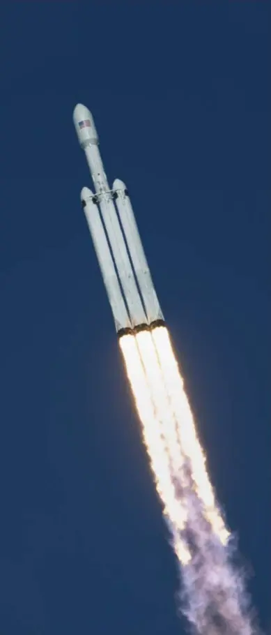  ?? © zumapress ?? SpaceX testte vorig jaar een raket die de
Dragoncaps­ule in de ruimte moet lanceren.