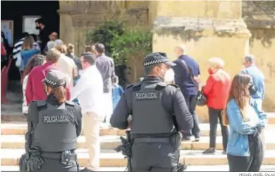  ?? MIGUEL ÁNGEL SALAS ?? La Policía Local durante la Semana Santa de Córdoba.