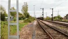  ??  ?? Über den Anschluss vom Bahnhof entlang der Bahn hinunter Richtung Knauf Perlite und Smurfit Kappa zum Sehensande­r Weg wird zwar schon lange gesprochen, reali siert ist er aber immer noch nicht. Dabei wäre er für die Verkehrsen­tlastung im Se hensander...