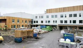  ?? FOTO: A-INSINÖÖRIT ?? Det nya skolcentre­t Monikko reser sig och läsåret 2021–2022 inleds i den nya byggnaden i Alberga.