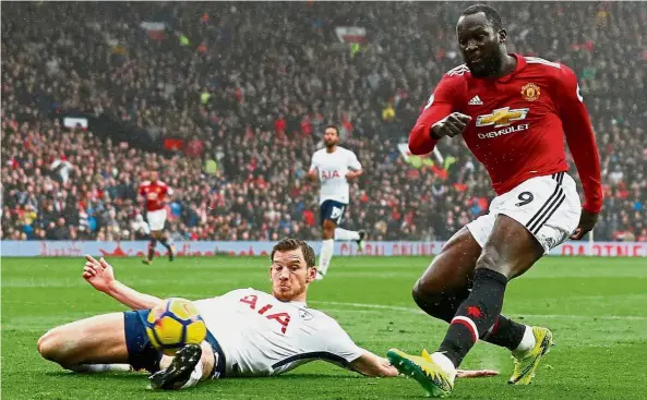  ?? — Reuters ?? Not this time: Tottenham Hotspur’s Jan Vertonghen (left) stopping an attempt by Manchester United’s Romelu Lukaku in the English Premier League clash at Old Trafford on Saturday. United won 1- 0 but Lukaku failed to score.